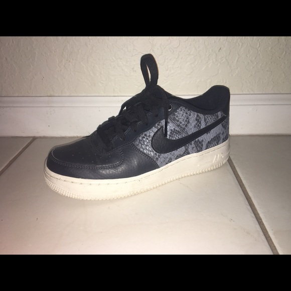 Nike Air Force - Picture 3 of 4